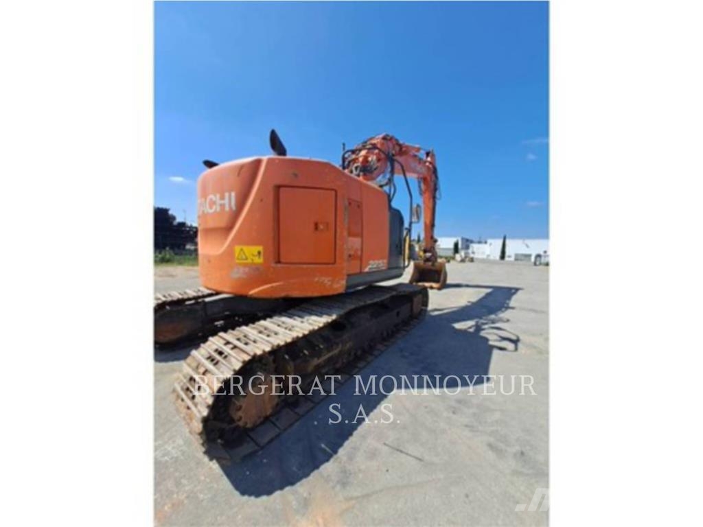 Hitachi ZX225 Kāpurķēžu ekskavatori