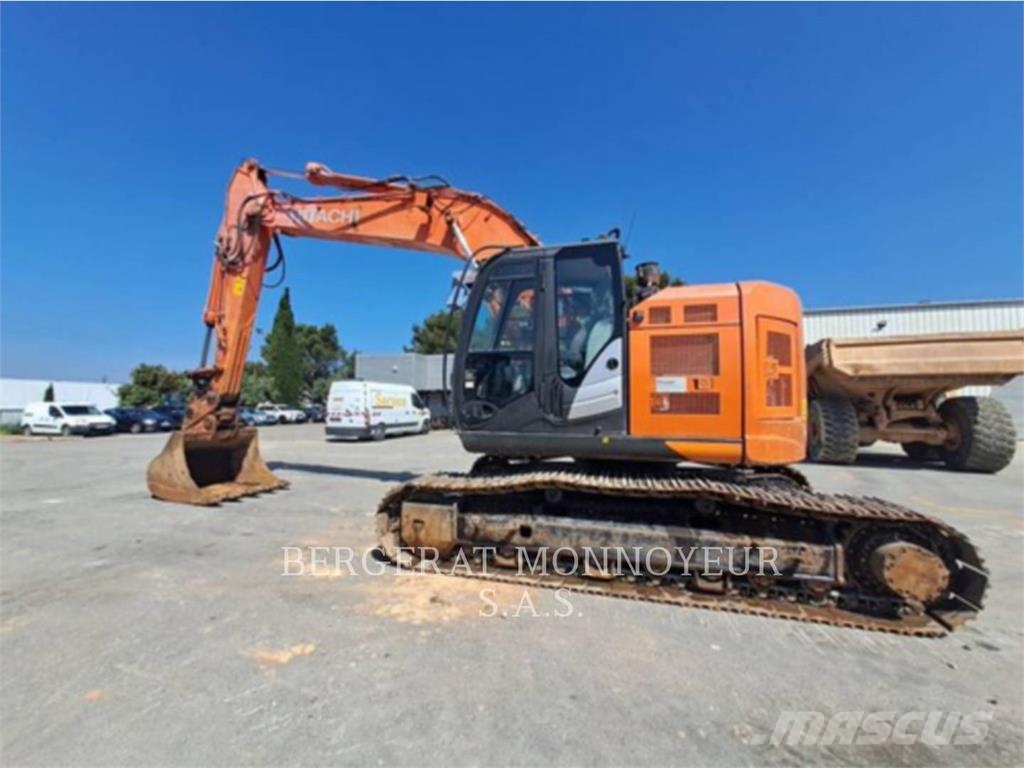 Hitachi ZX225 Kāpurķēžu ekskavatori