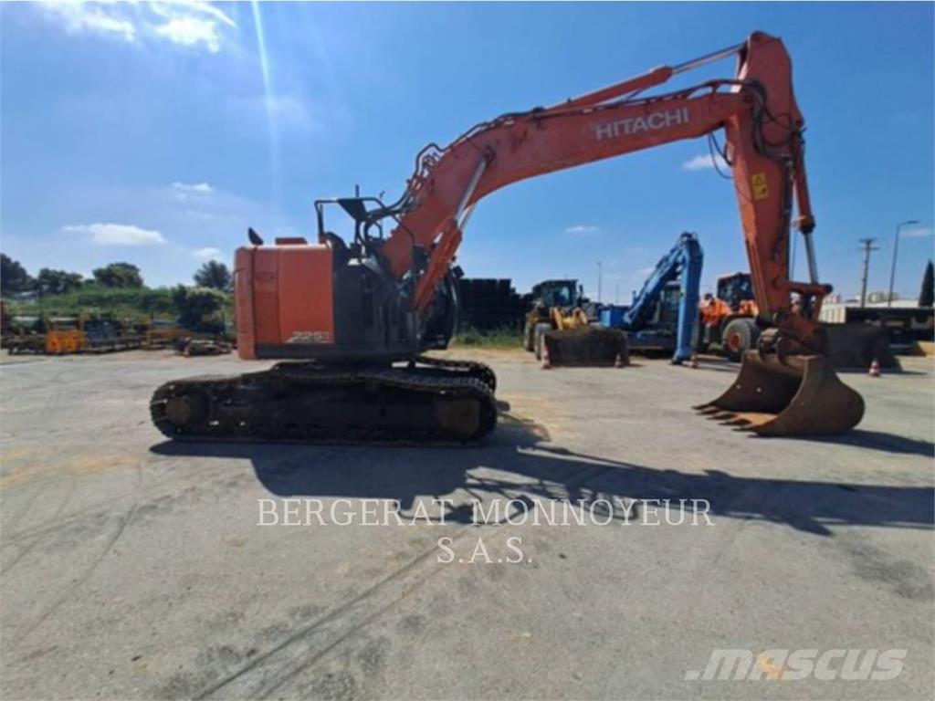 Hitachi ZX225 Kāpurķēžu ekskavatori