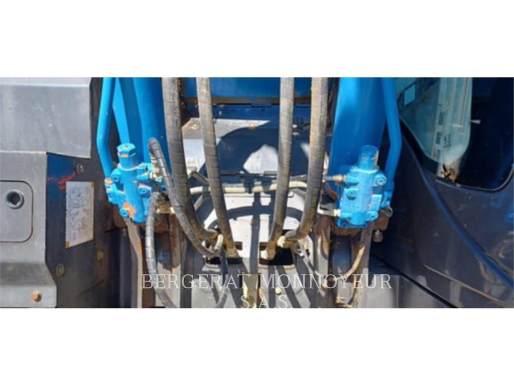 Hitachi ZX225 Lánctalpas kotrók