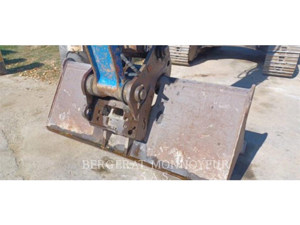 Hitachi ZX225 Lánctalpas kotrók
