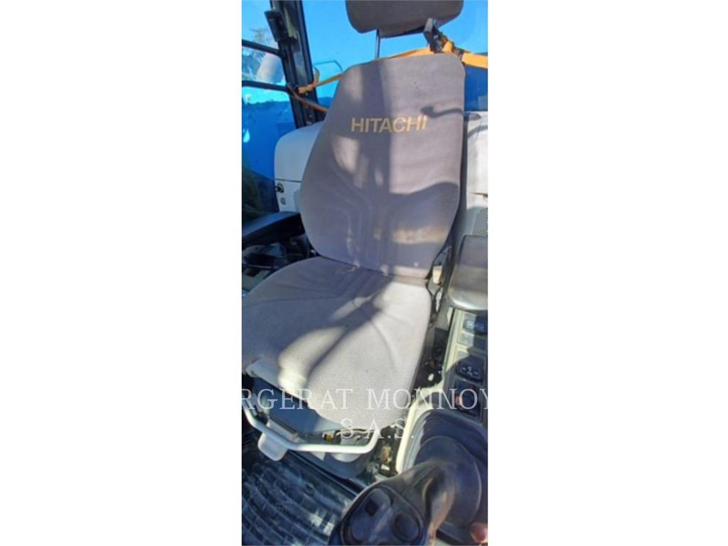 Hitachi ZX225 Lánctalpas kotrók