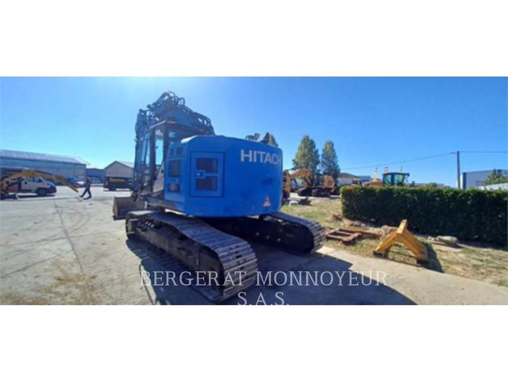 Hitachi ZX225 Lánctalpas kotrók