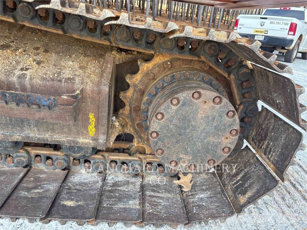 Hitachi ZX225USLC / SHINN Kāpurķēžu ekskavatori