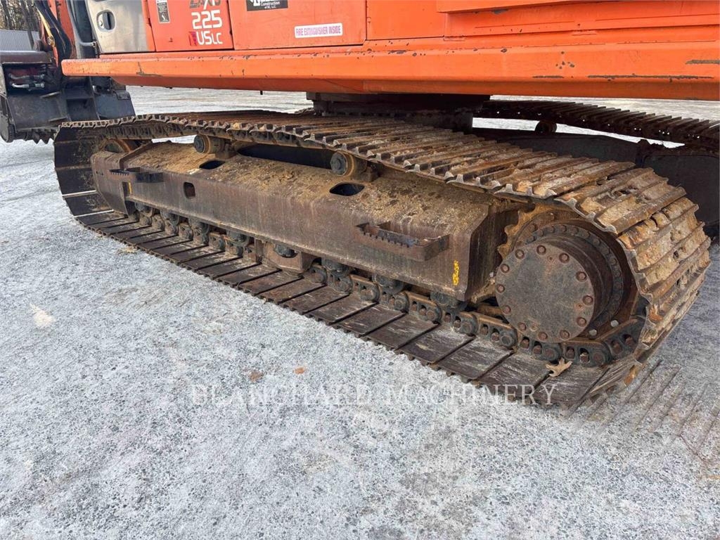 Hitachi ZX225USLC / SHINN Kāpurķēžu ekskavatori