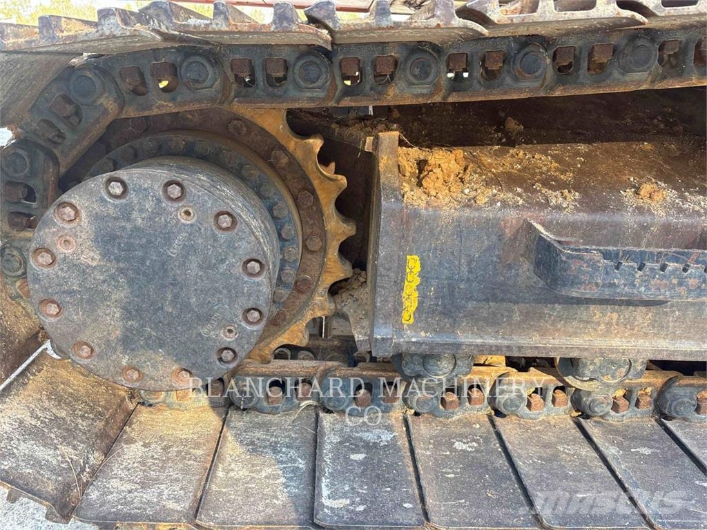 Hitachi ZX225USLC / SHINN Kāpurķēžu ekskavatori