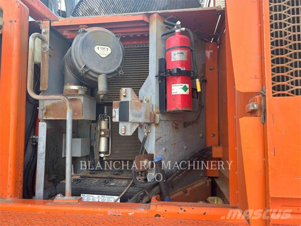 Hitachi ZX225USLC / SHINN Kāpurķēžu ekskavatori