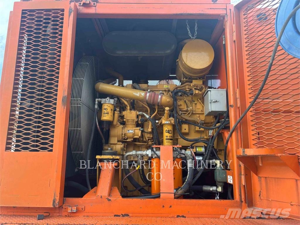 Hitachi ZX225USLC / SHINN Kāpurķēžu ekskavatori