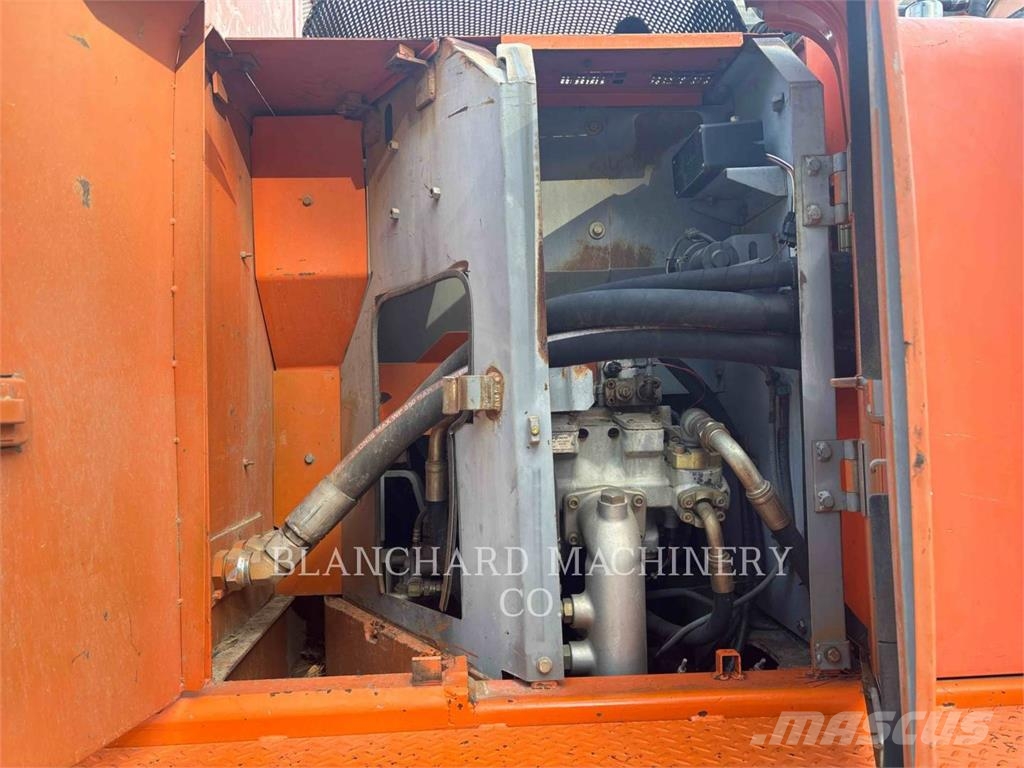 Hitachi ZX225USLC / SHINN Kāpurķēžu ekskavatori