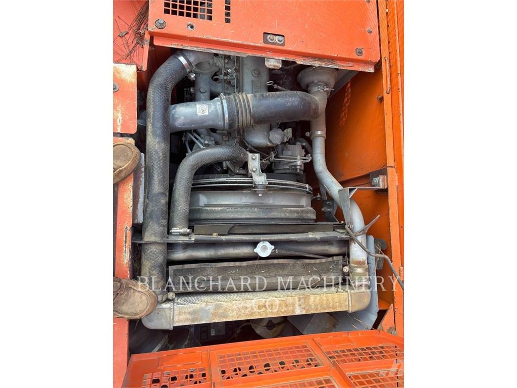 Hitachi ZX225USLC / SHINN Kāpurķēžu ekskavatori