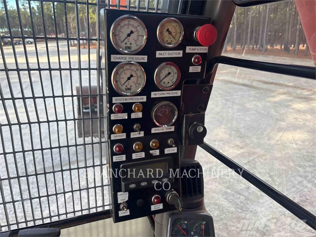 Hitachi ZX225USLC / SHINN Kāpurķēžu ekskavatori