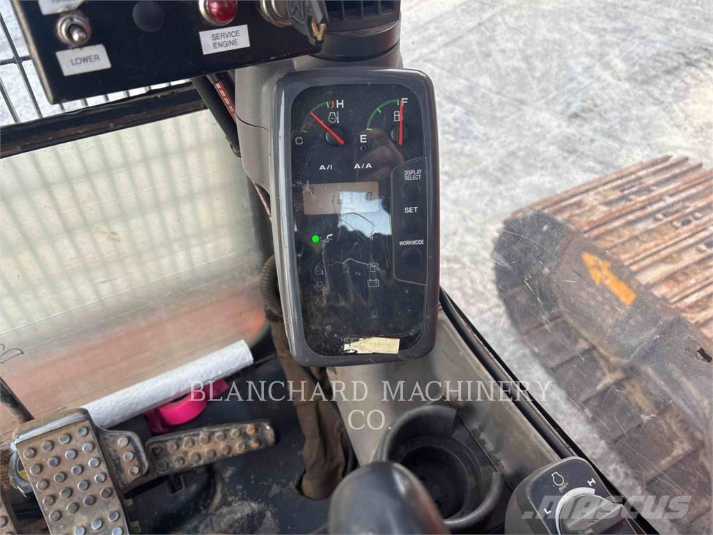 Hitachi ZX225USLC / SHINN Kāpurķēžu ekskavatori