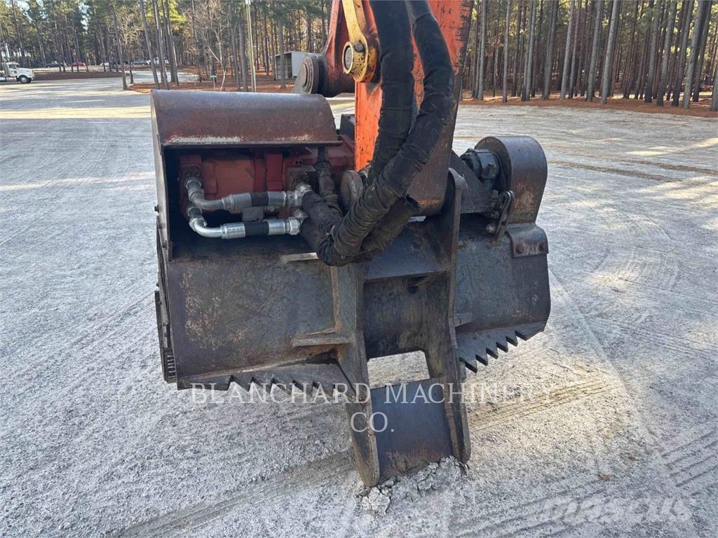 Hitachi ZX225USLC / SHINN Kāpurķēžu ekskavatori