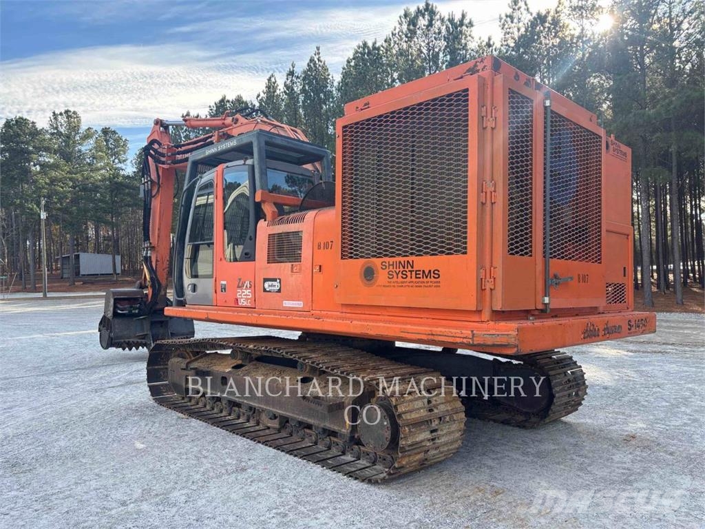 Hitachi ZX225USLC / SHINN Kāpurķēžu ekskavatori