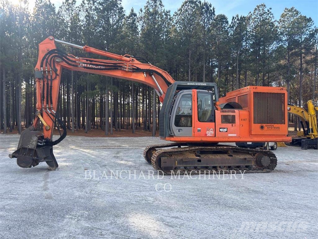 Hitachi ZX225USLC / SHINN Kāpurķēžu ekskavatori