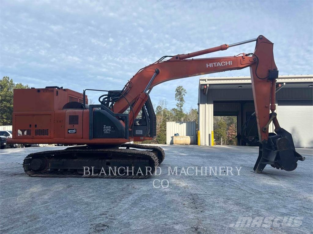 Hitachi ZX225USLC / SHINN Kāpurķēžu ekskavatori