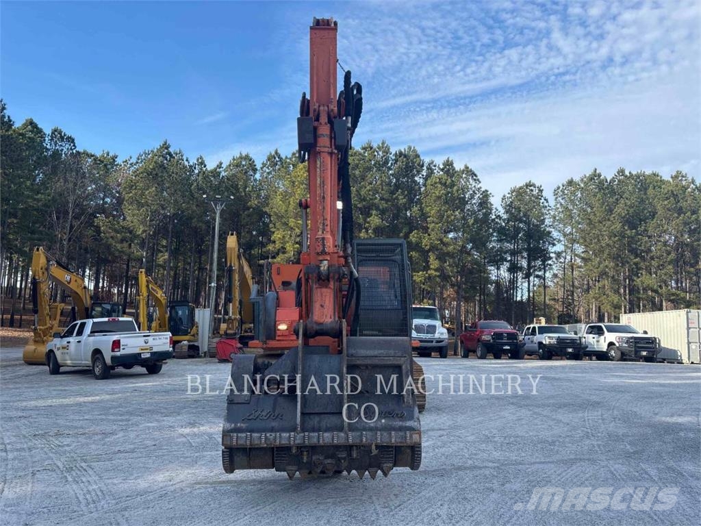 Hitachi ZX225USLC / SHINN Kāpurķēžu ekskavatori