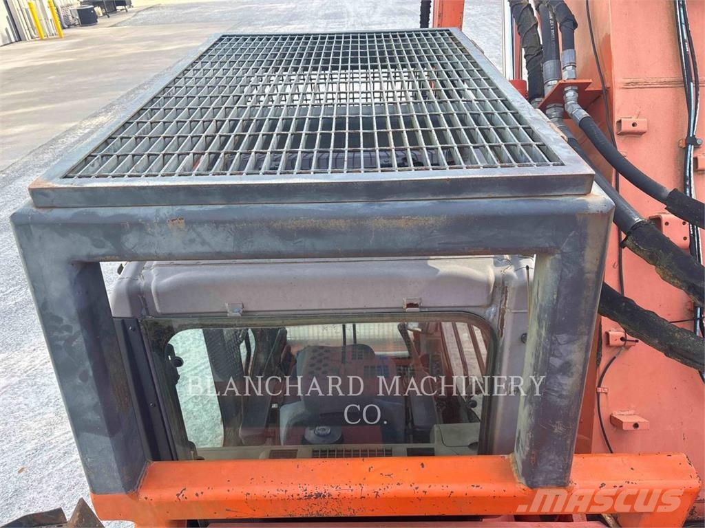 Hitachi ZX225USLC / SHINN Kāpurķēžu ekskavatori