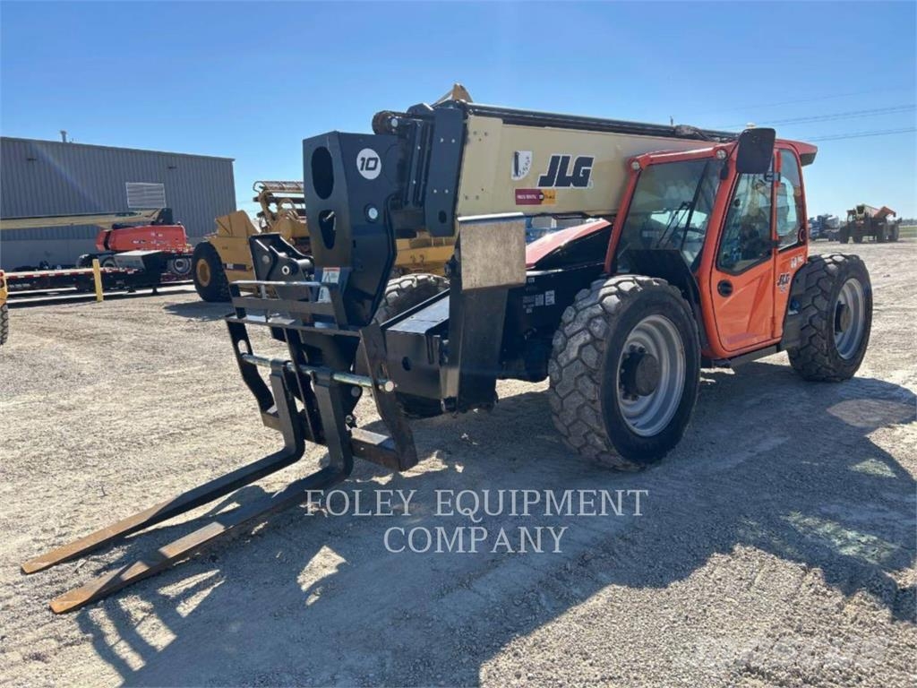 JLG 1055C 伸縮臂操作車
