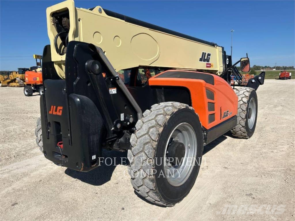 JLG 1055C 伸縮臂操作車
