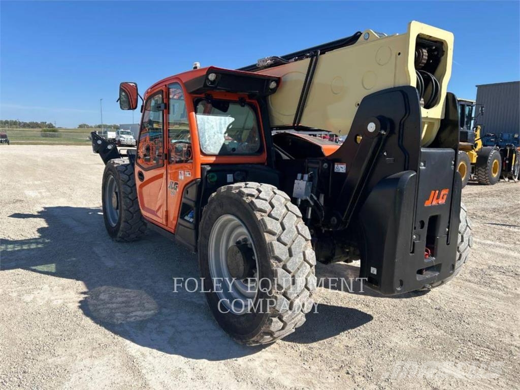 JLG 1055C 伸縮臂操作車