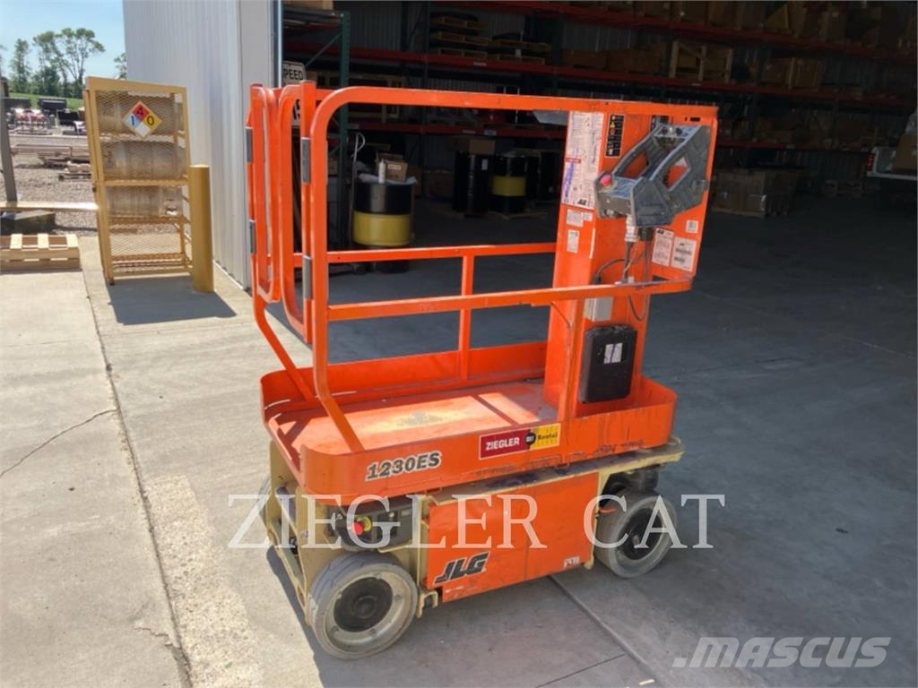 JLG 1230ES Šķerveida pacēlāji