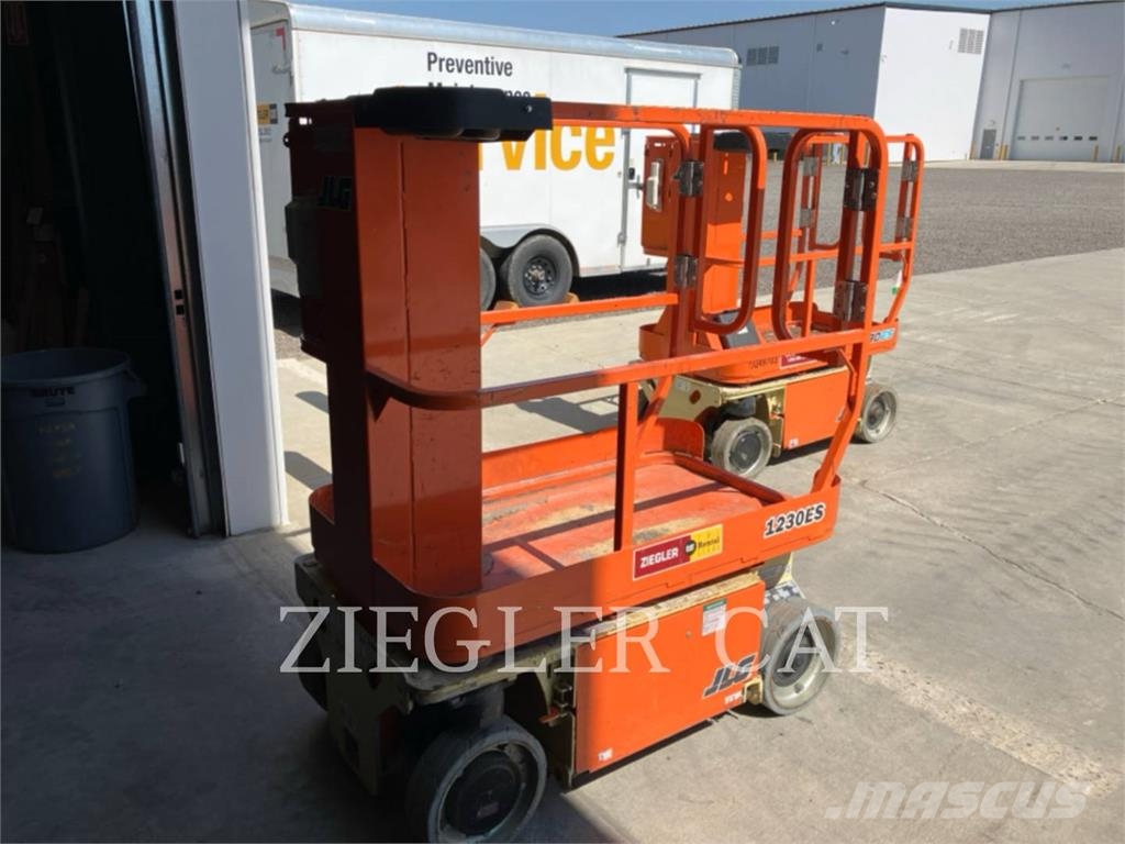 JLG 1230ES Šķerveida pacēlāji