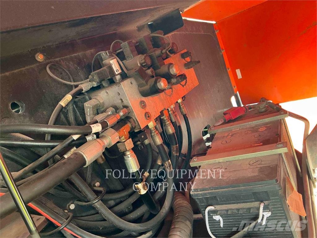 JLG 1350SJP 관절형 전동이동 리프트