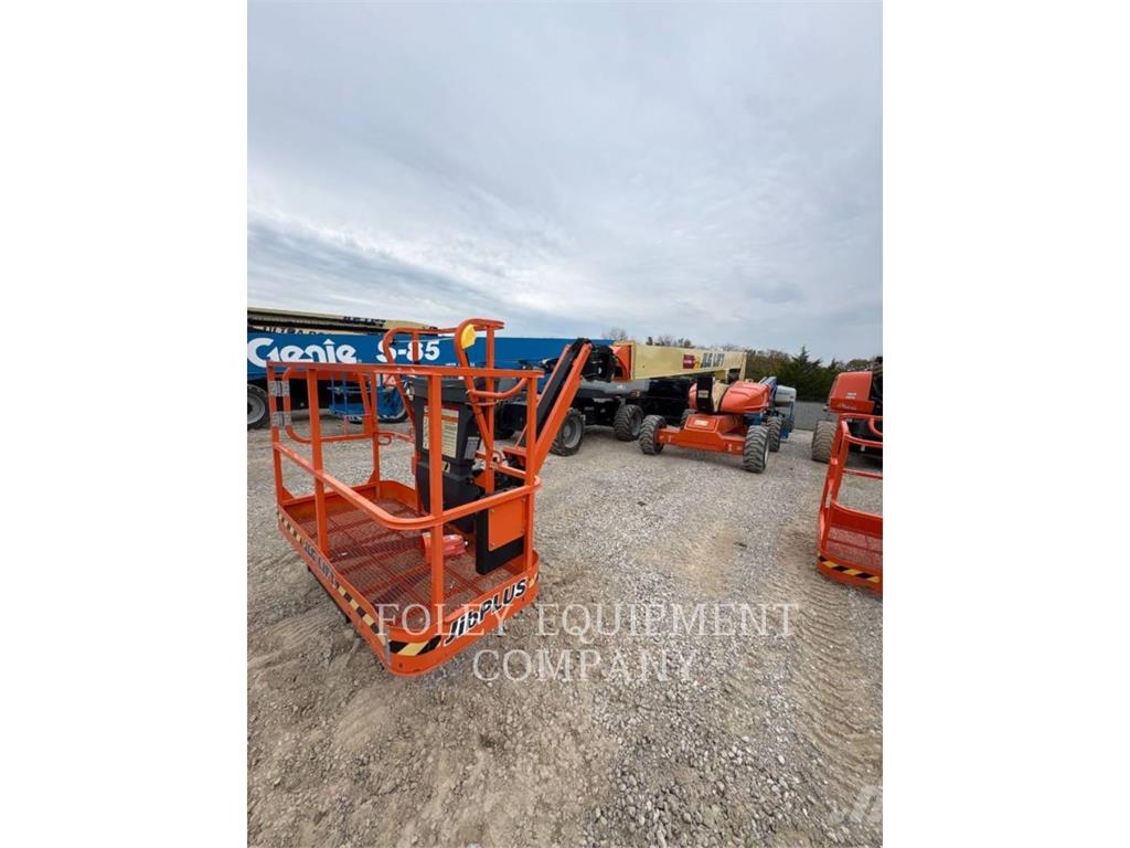 JLG 600SJ Articulated boom lifts