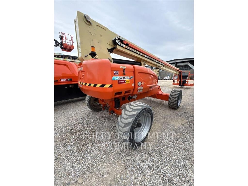JLG 600SJ Articulated boom lifts