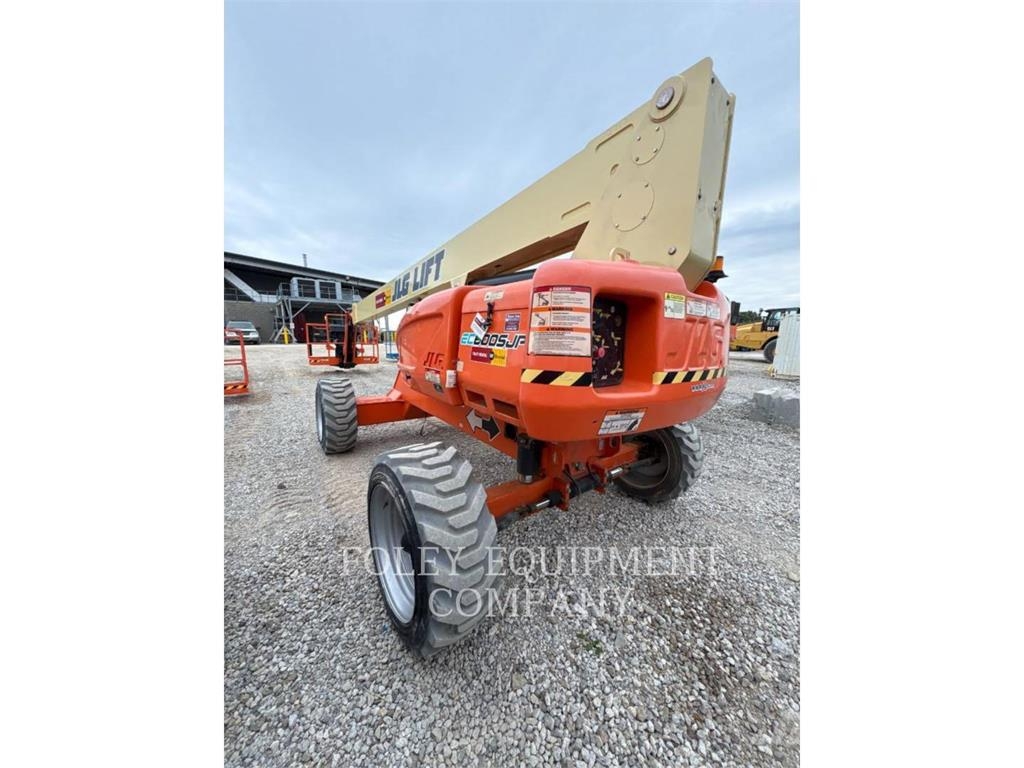 JLG 600SJ Articulated boom lifts
