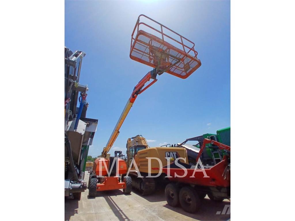 JLG 800 AJ Articulated boom lifts