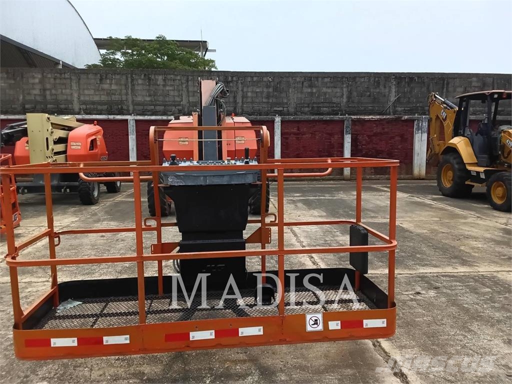 JLG 800 AJ Knikarmhoogwerkers