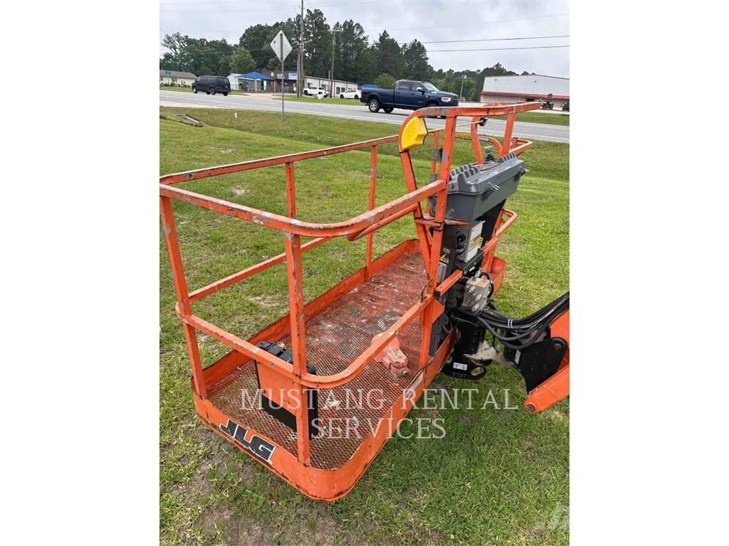 JLG 800AJ رافعات سلة مفصلية