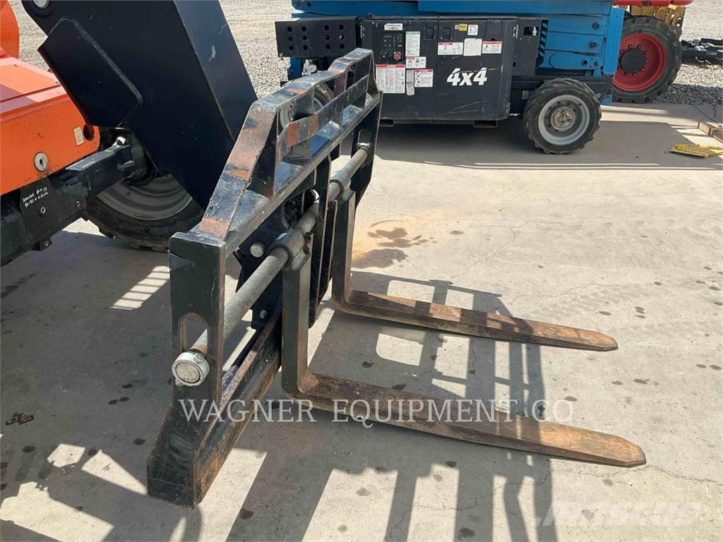 JLG MATERIAL HANDLING DIV. 8042 Montacargas - otros