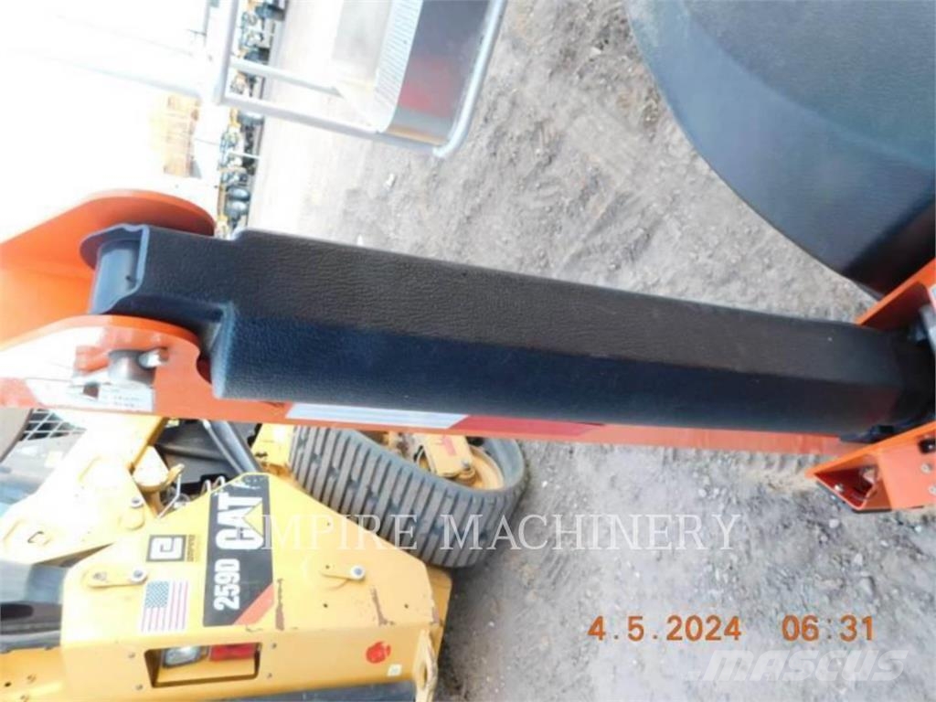 JLG T350 Articulated boom lifts