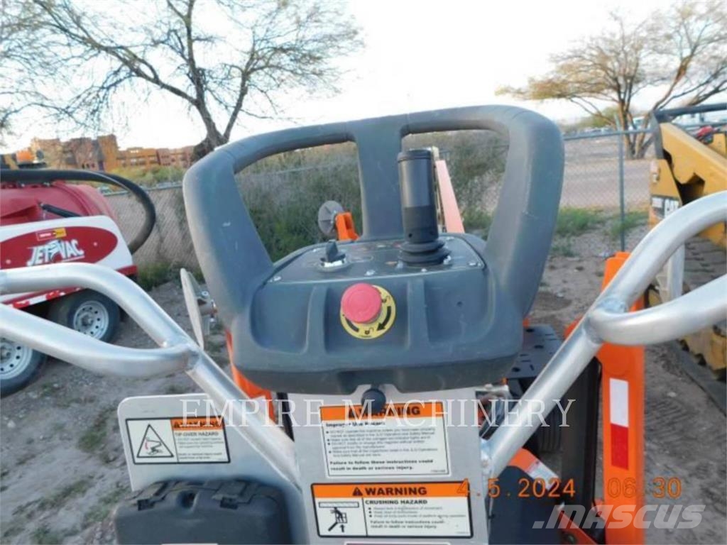 JLG T350 Articulated boom lifts