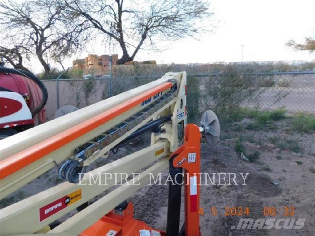 JLG T350 Articulated boom lifts