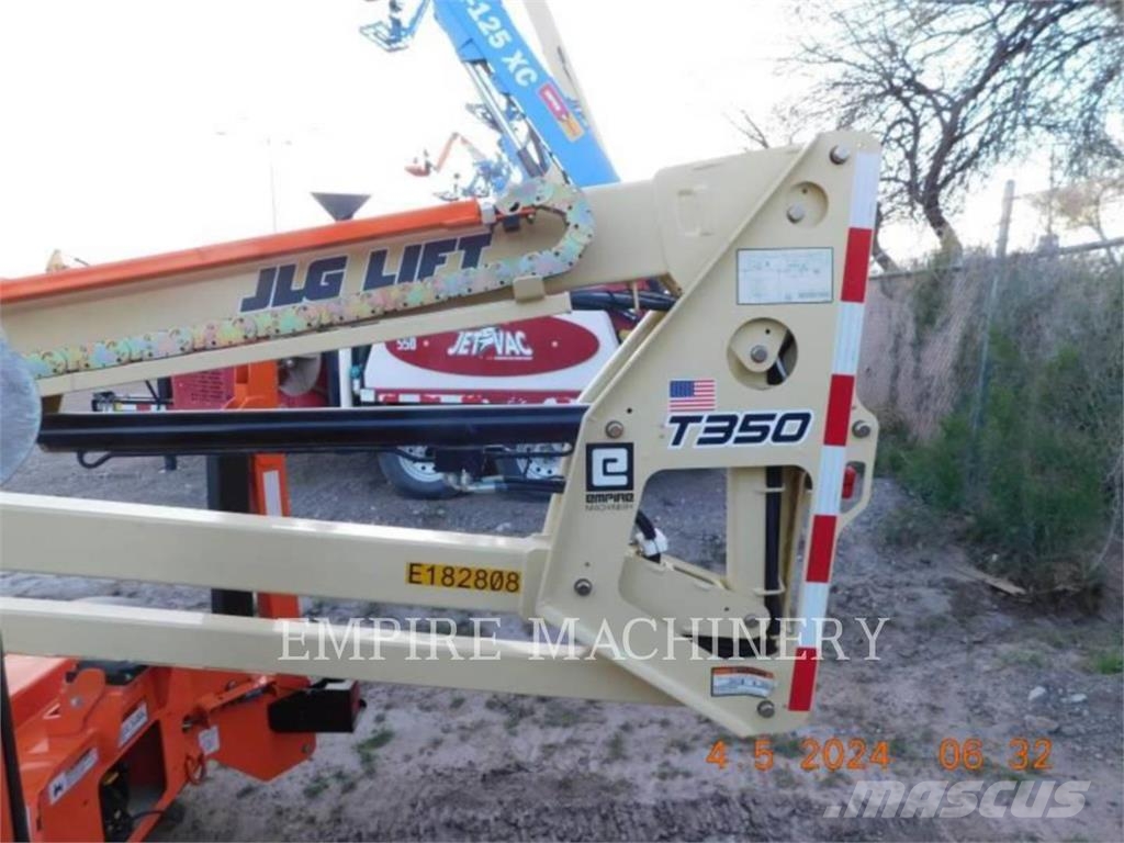 JLG T350 Articulated boom lifts