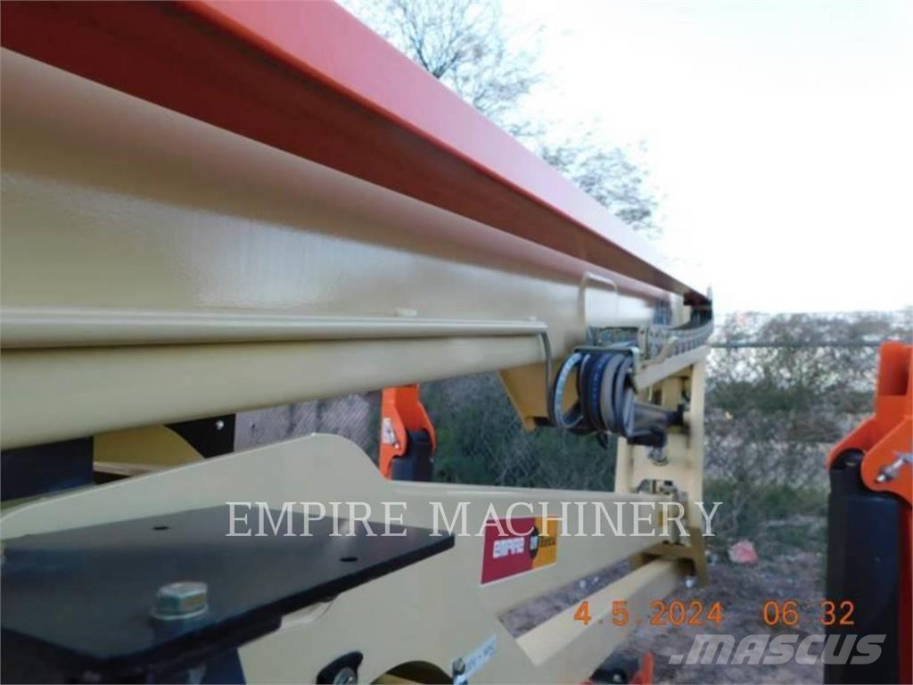 JLG T350 Articulated boom lifts