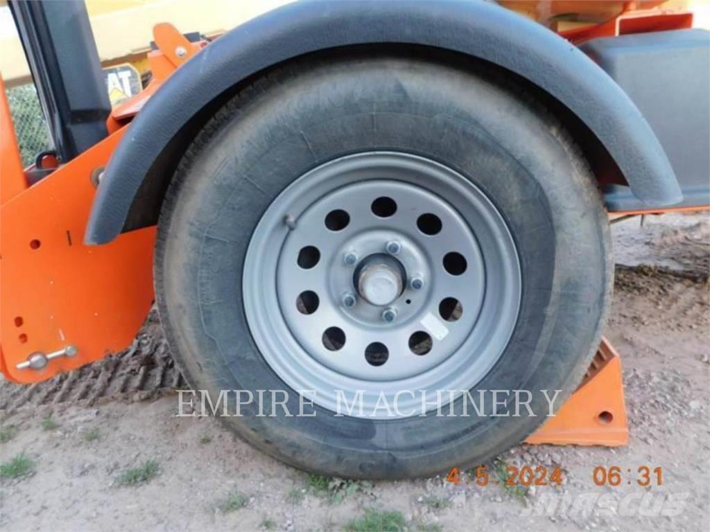 JLG T350 Articulated boom lifts