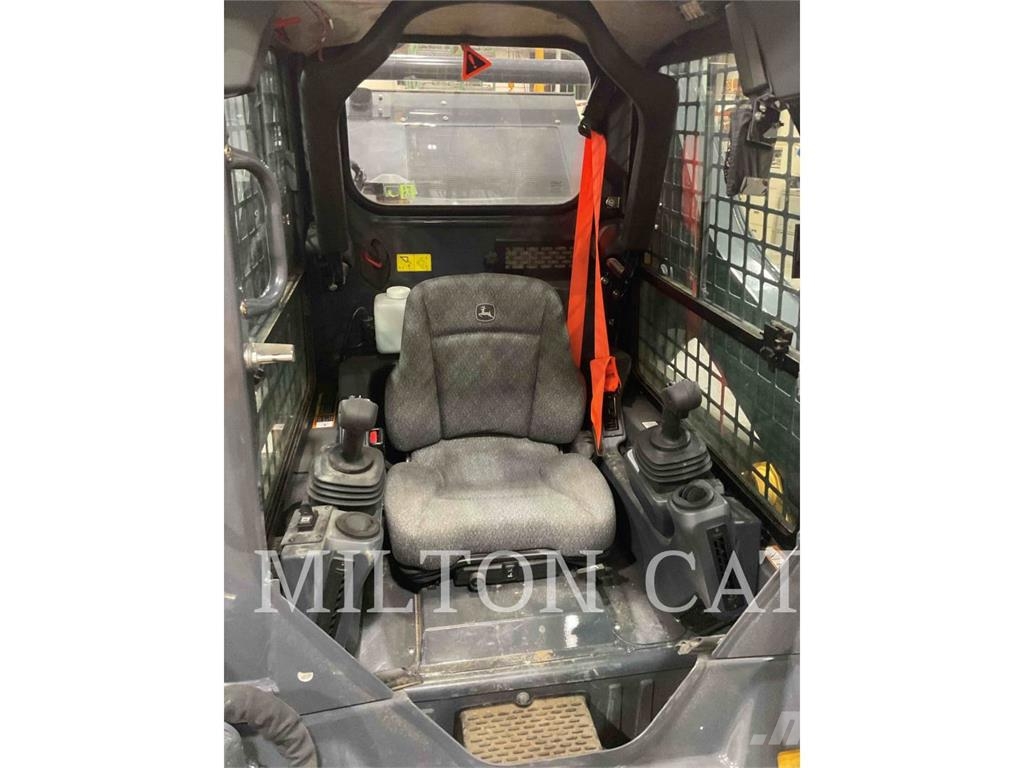 John Deere 317G 滑移轉向裝載機