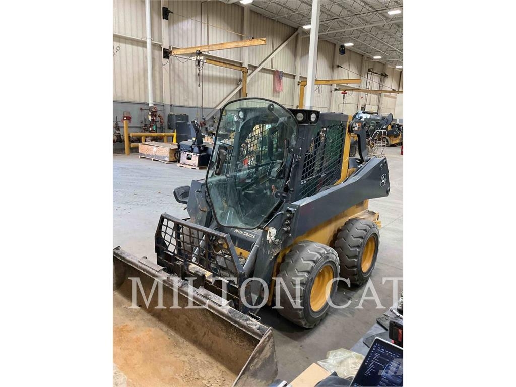 John Deere 324G Lietoti riteņu kompaktiekrāvēji
