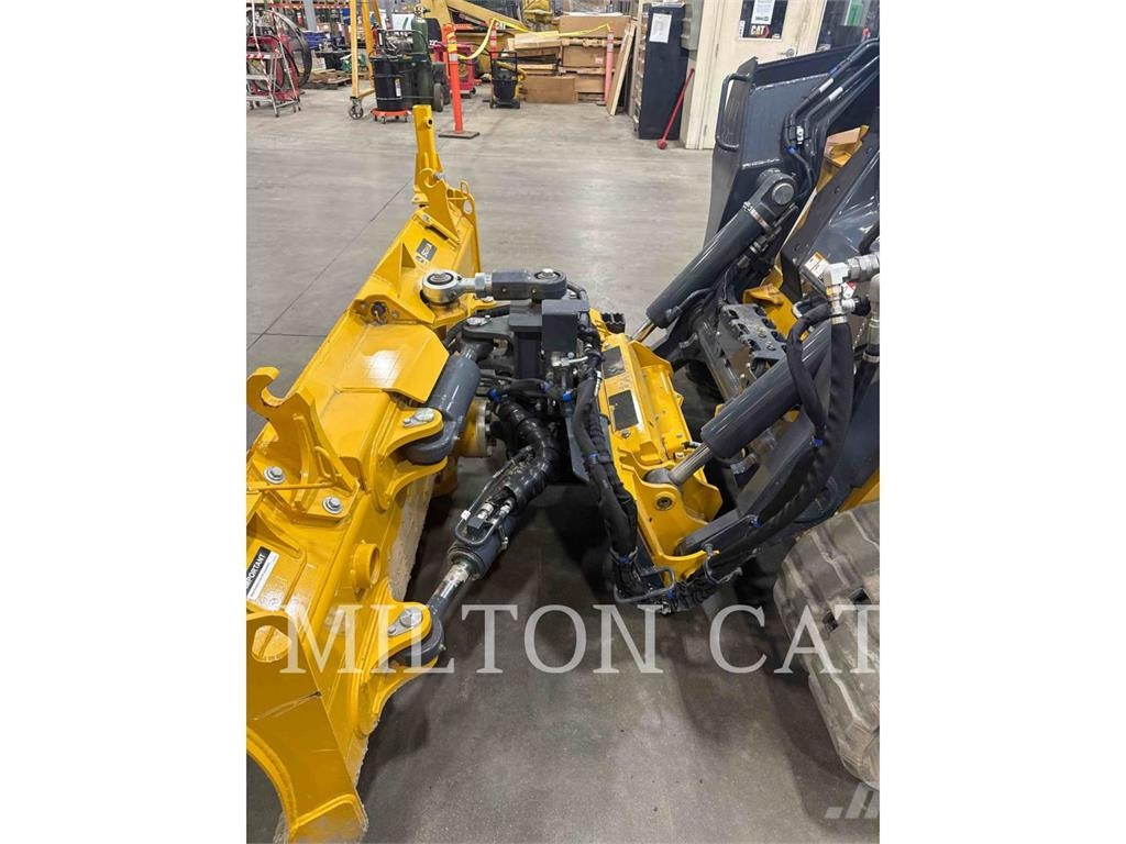 John Deere 335 Smykem řízené nakladače