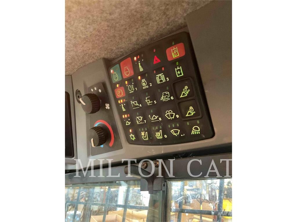 John Deere 335P Lietoti riteņu kompaktiekrāvēji
