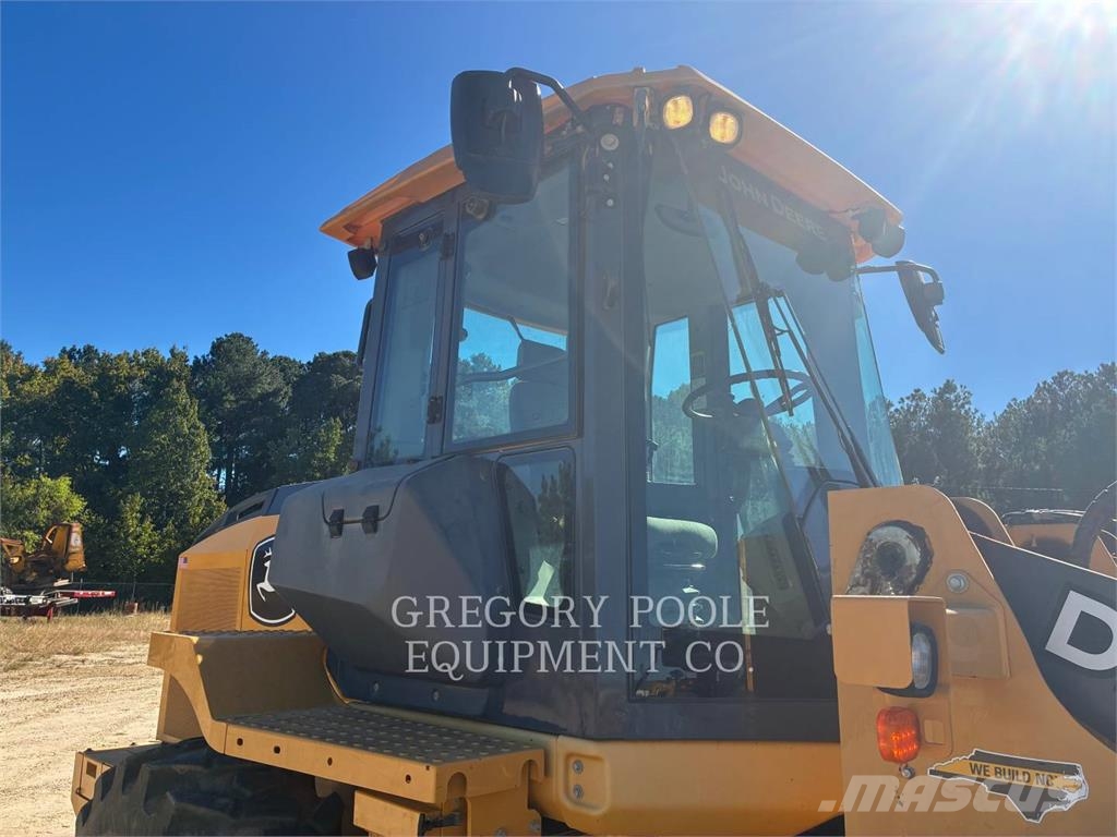 John Deere 544L Kolesni nakladalci