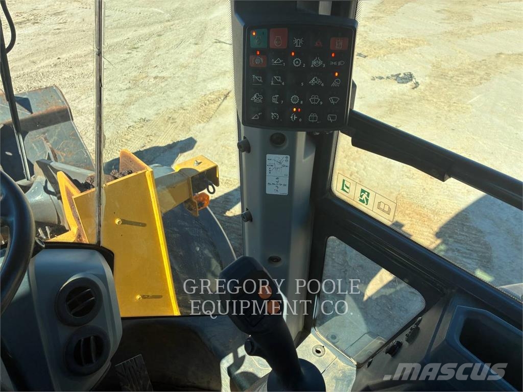 John Deere 544L Kolesni nakladalci