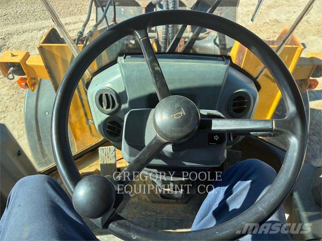 John Deere 544L Kolesni nakladalci