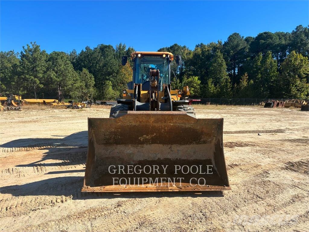 John Deere 544L Kolesni nakladalci