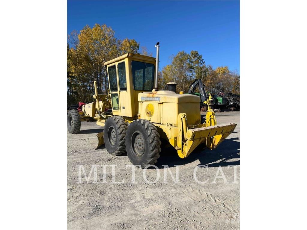 John Deere 570 Graders